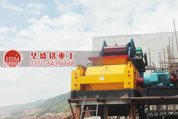 外貿(mào)訂單再創(chuàng)佳績，輥式破碎機(jī)出口國外。