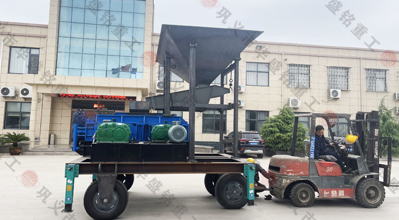 1012移動對輥破碎機時產(chǎn)量多少噸？價格多少錢一臺